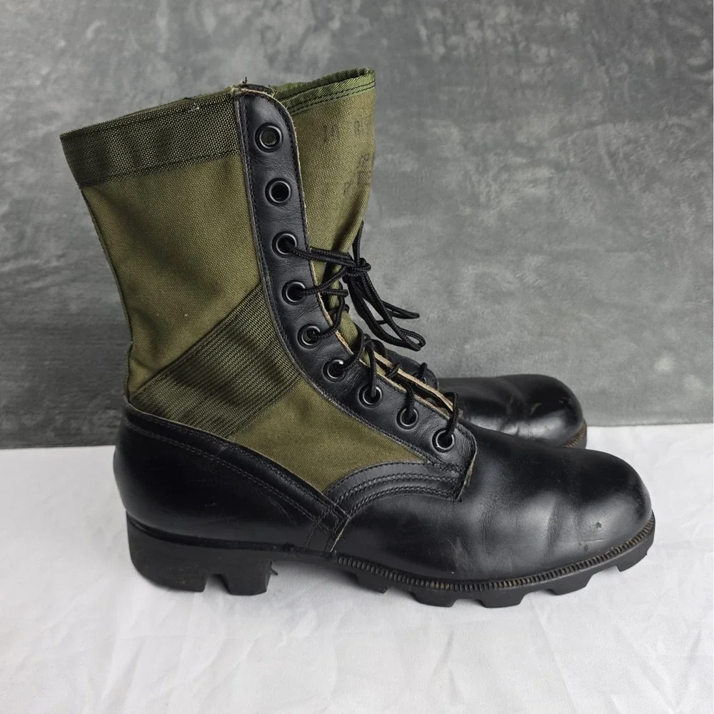 vintage US military Vietnam War-era combat jungle boots 10 R 6-70 Spike Protect